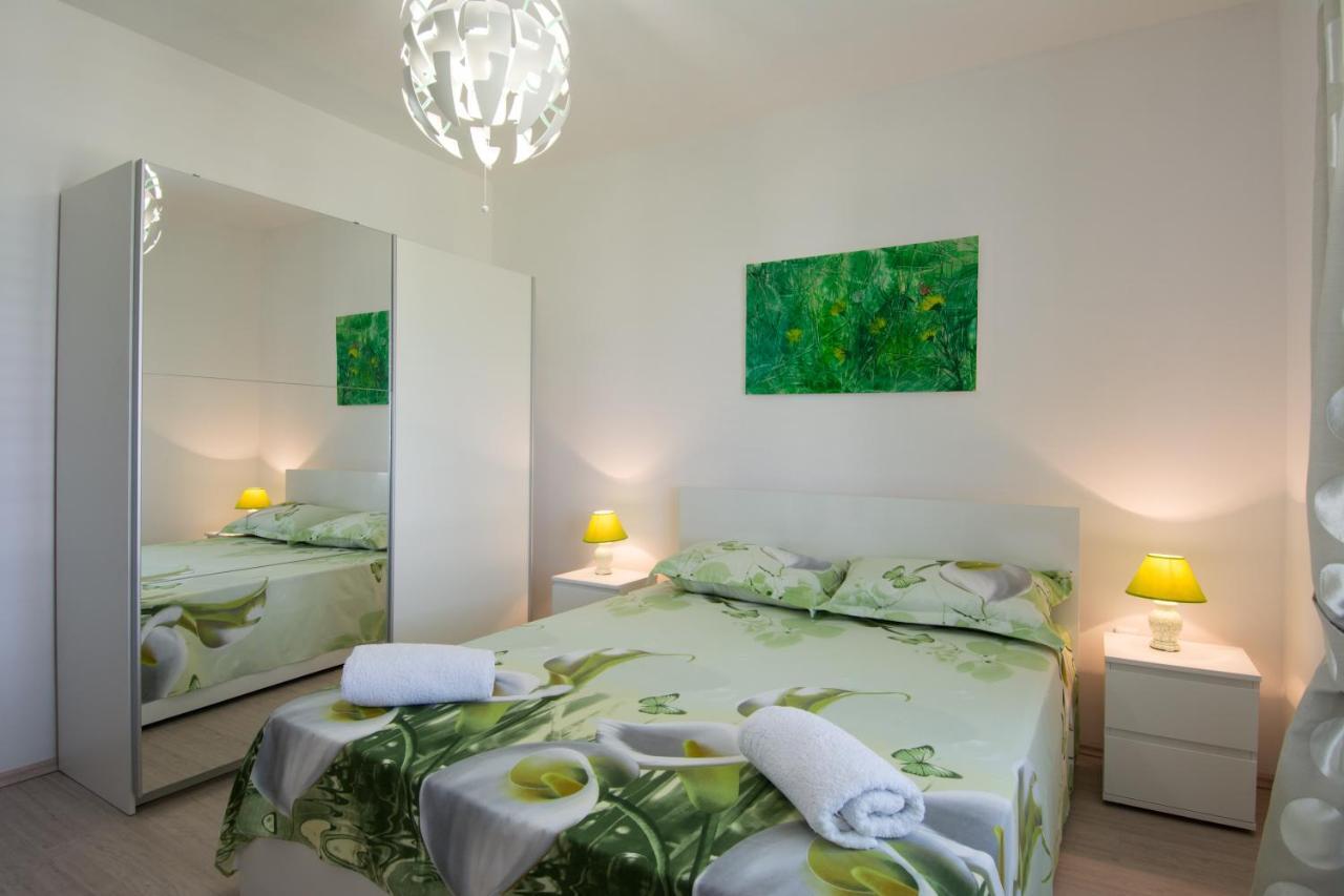 Lux Apartman S Pogledom Na More Трогир Экстерьер фото